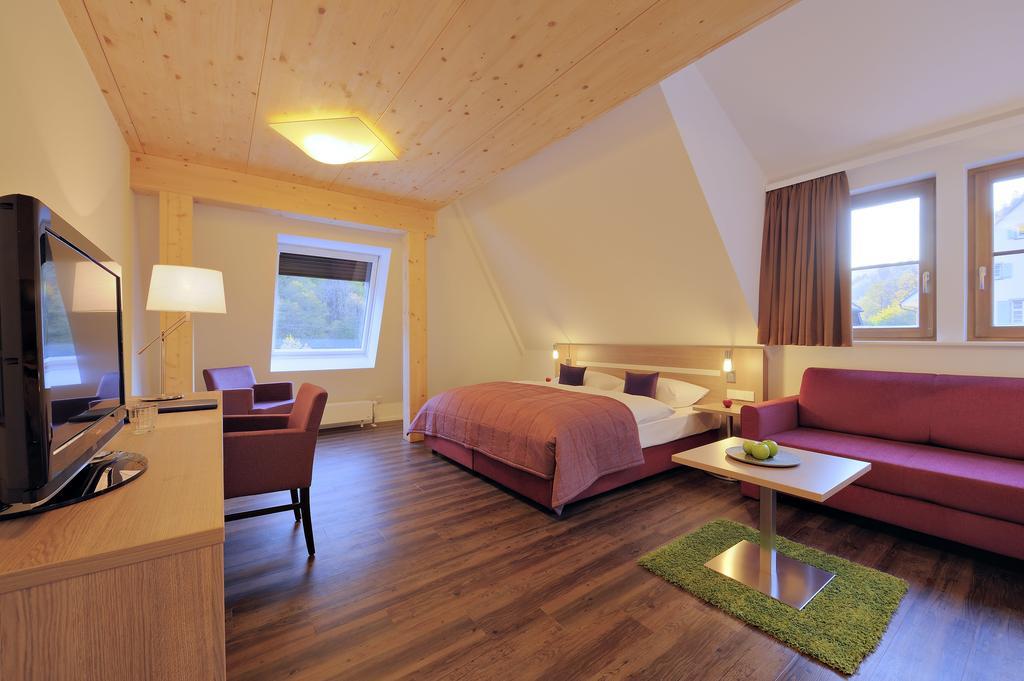 Hotel Hofgut Sternen - Wohnen In Kunst Und Kultur Breitnau Exterior photo