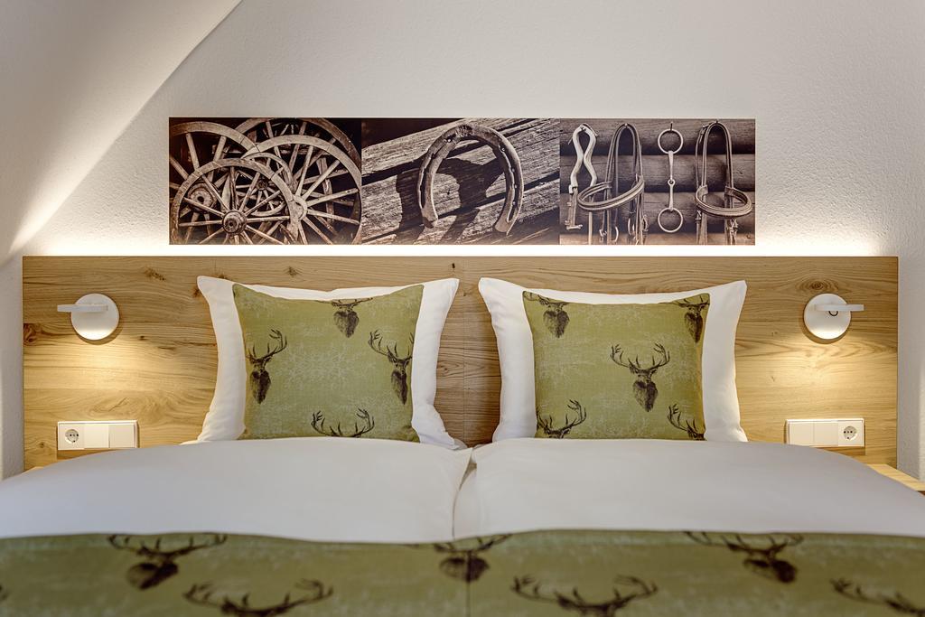 Hotel Hofgut Sternen - Wohnen In Kunst Und Kultur Breitnau Exterior photo
